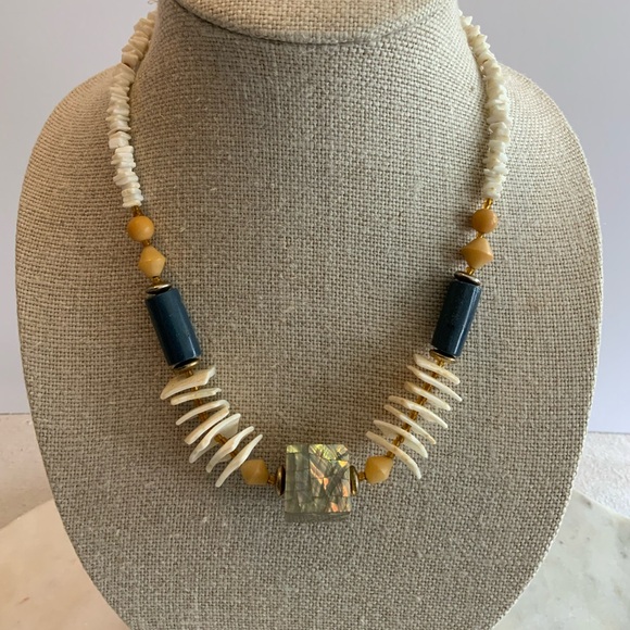 Vintage Jewelry - Shell&Beads Necklace